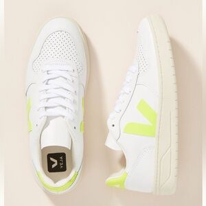 Vera V-10 Leather Sneakers Women’s 9